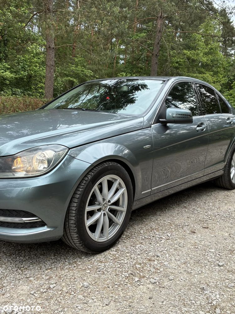 Mercedes-Benz Klasa C 180 CGI BlueEFFICIENCY Avantgarde - 2