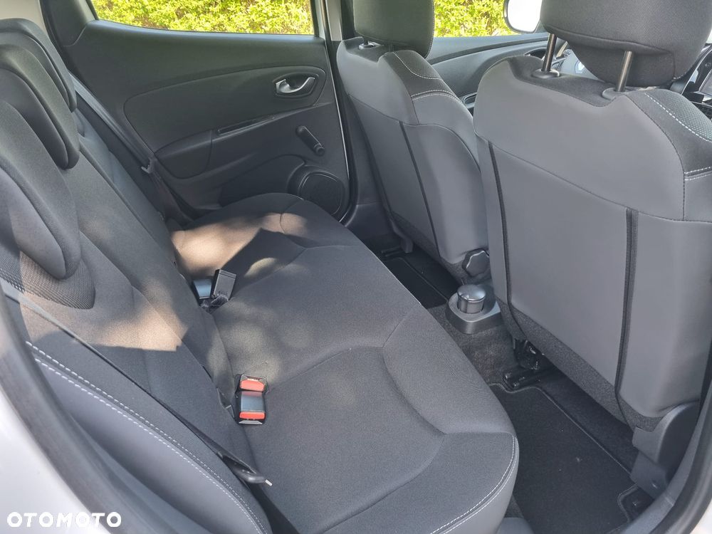 Renault Clio 1.2 16V 75 Life - 28