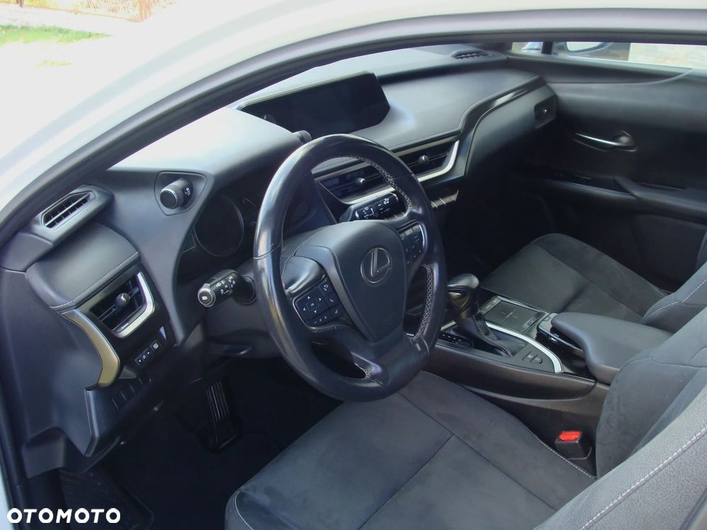 Lexus UX - 7