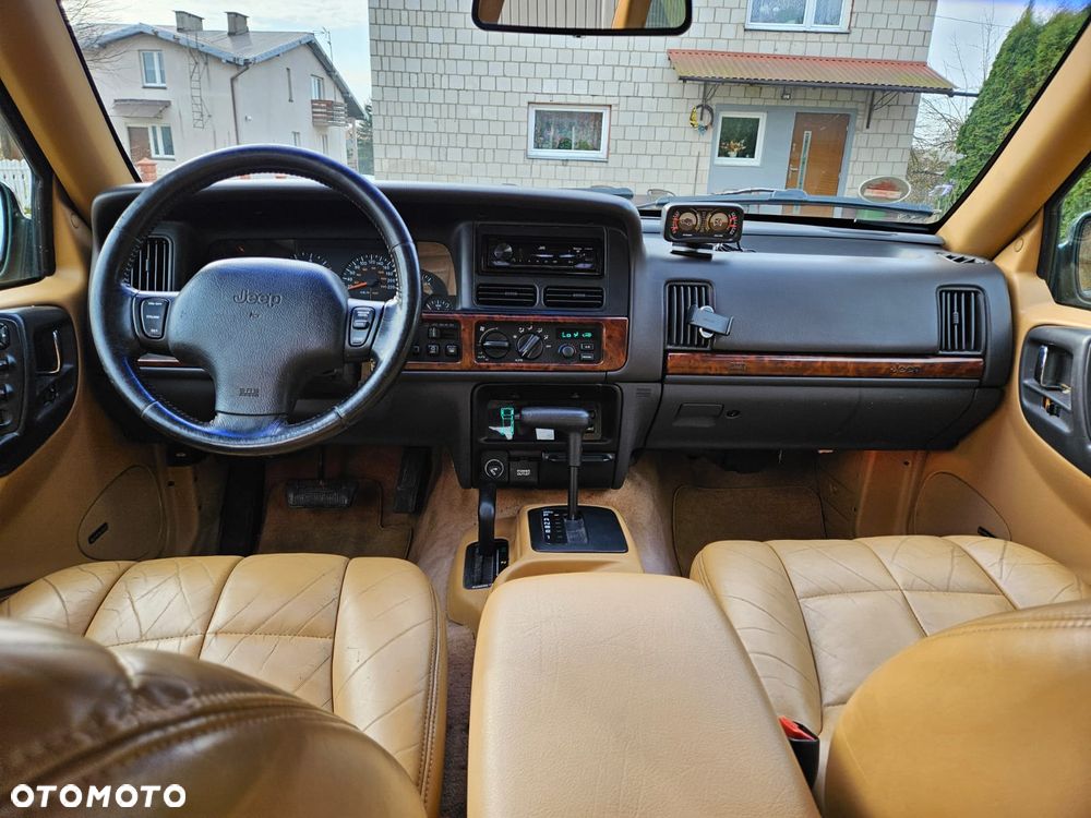 Jeep Grand Cherokee - 14