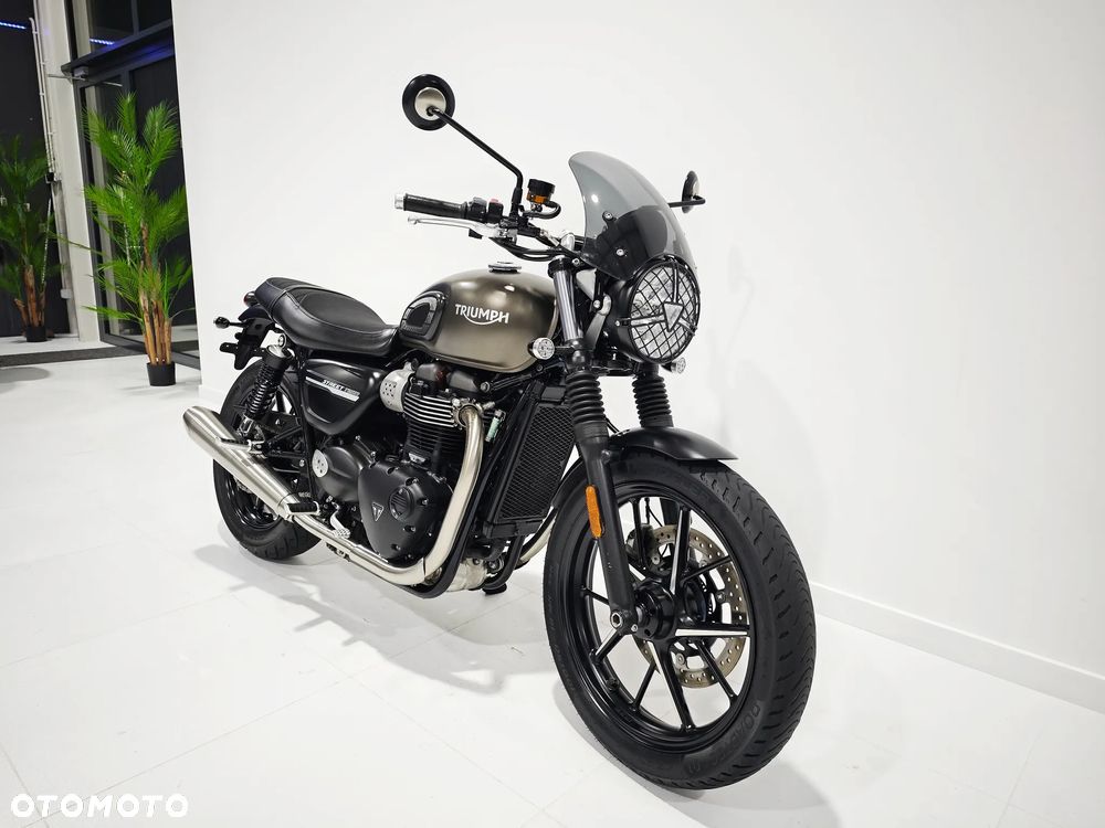Triumph Bonneville - 2