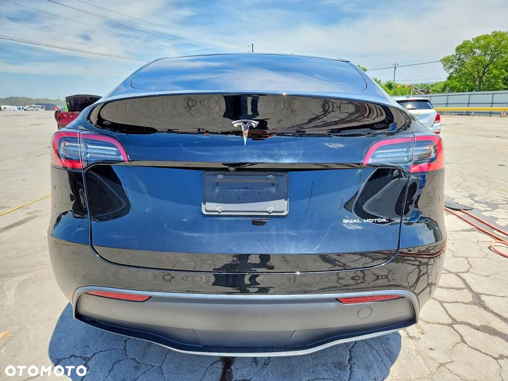 Tesla Model Y - 6