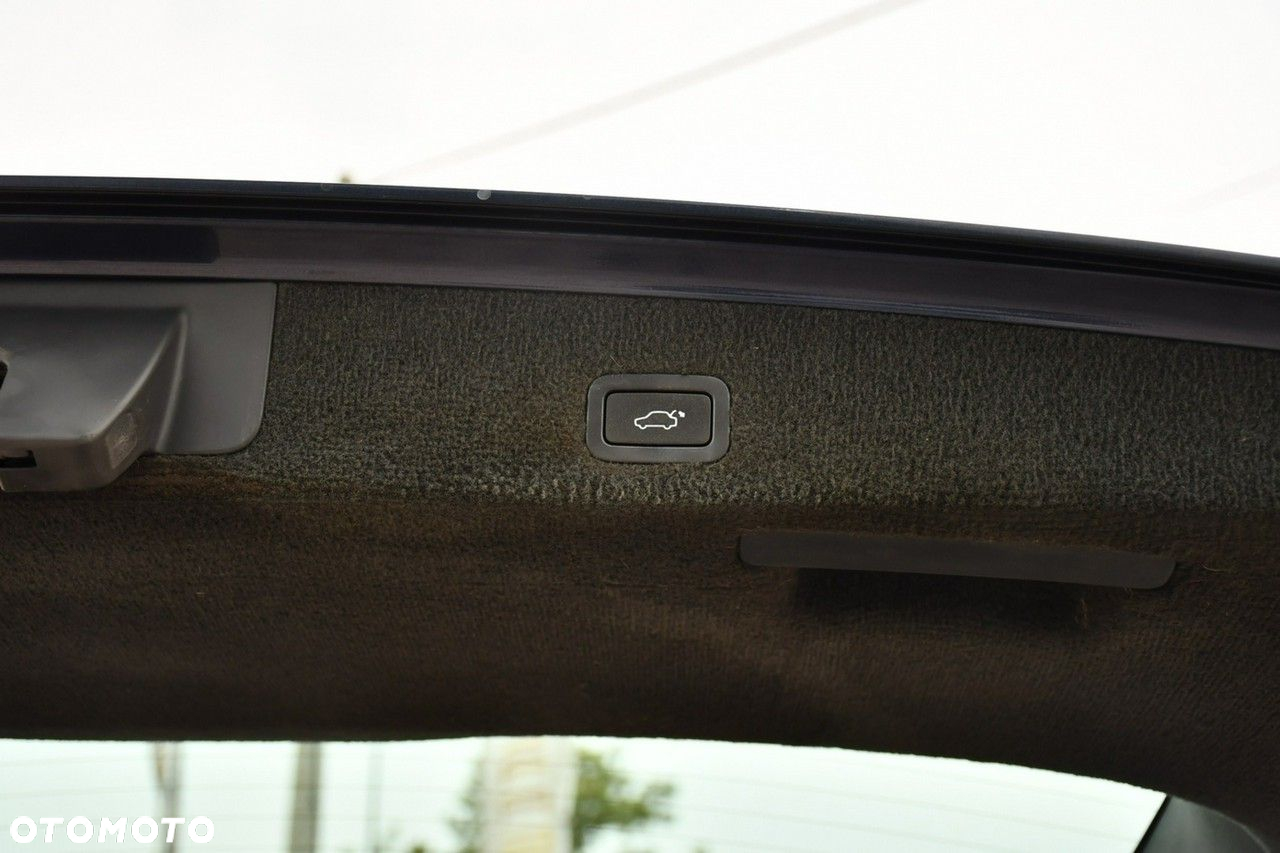 Volvo XC 70 2.4D Momentum - 35