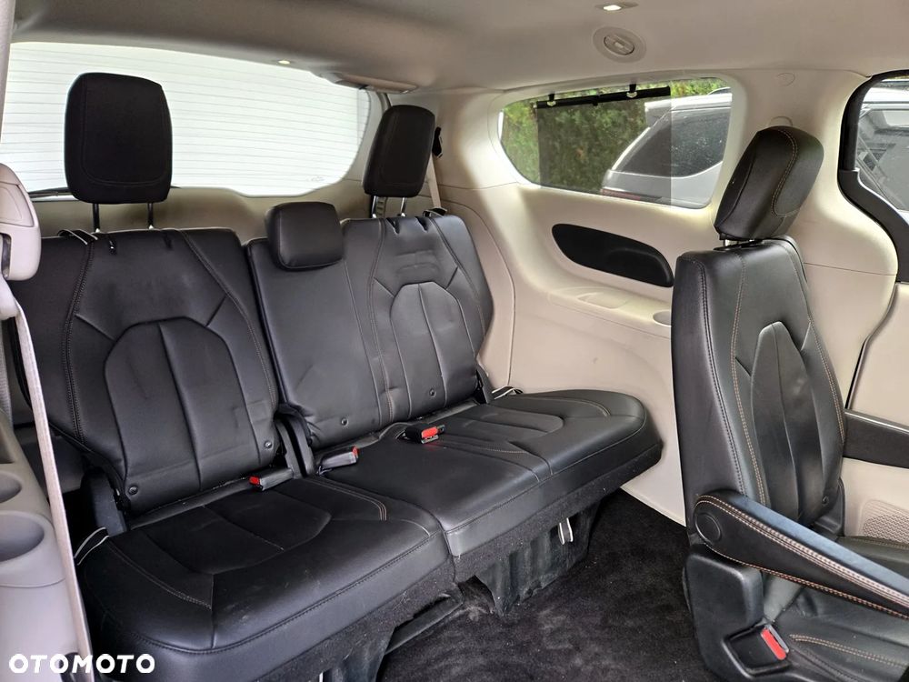 Chrysler Pacifica - 12