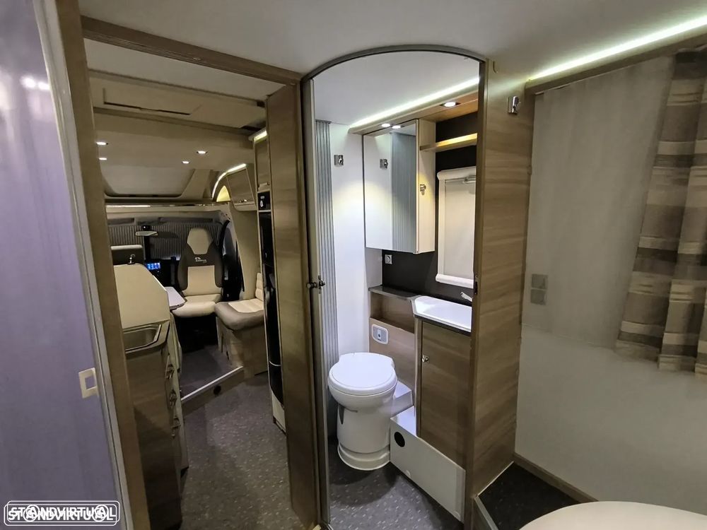 Adria Matrix M670SC 50 Anos 5lugares Cama central e basculante - 28