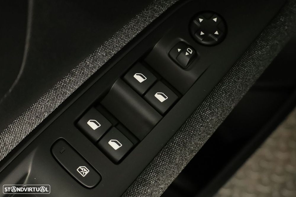 Peugeot 3008 1.6 Hybrid Allure e-EAT8 - 19