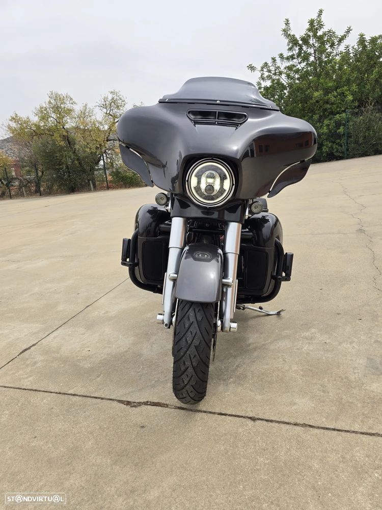Harley-Davidson FLHXS Street Glide 117 CVO - 6