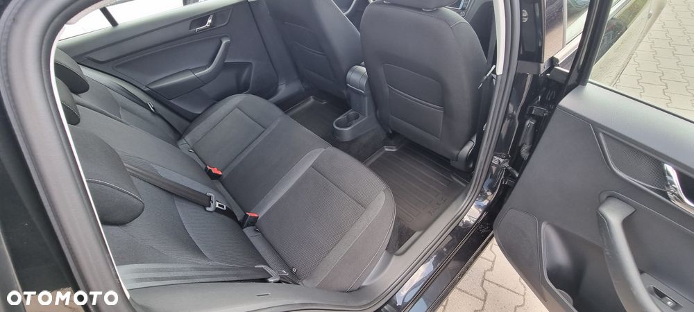 Skoda RAPID 1.6 TDI DSG Ambition - 16