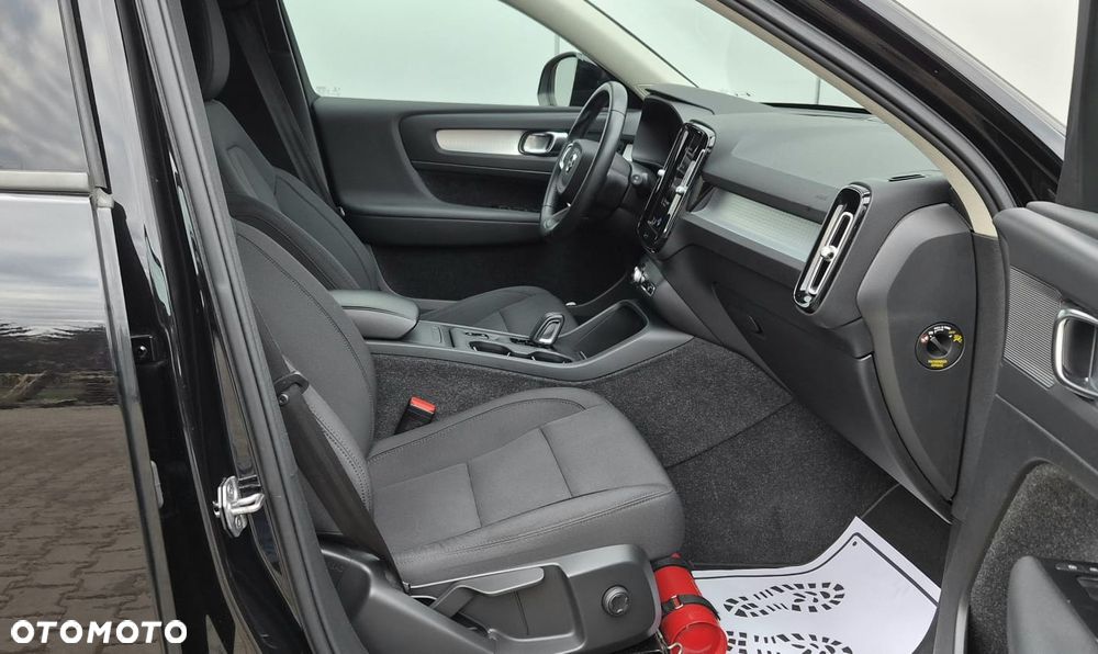 Volvo XC 40 T3 Geartronic Momentum Pro - 22