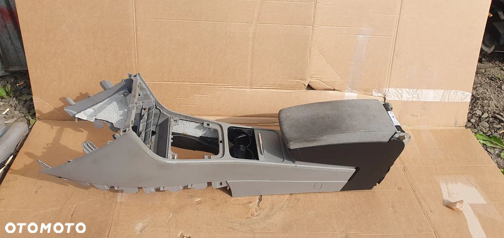 Tunel środkowy podłokietnik szary jasny VW Passat B6 - 4