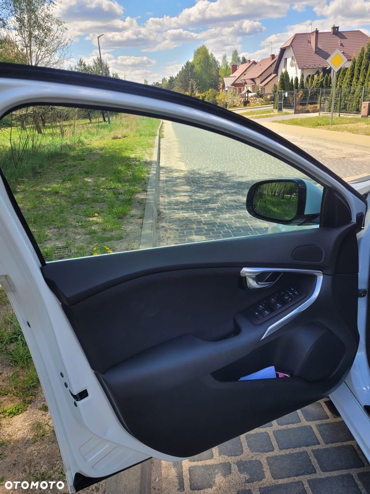 Volvo V40 D3 R Design - 16