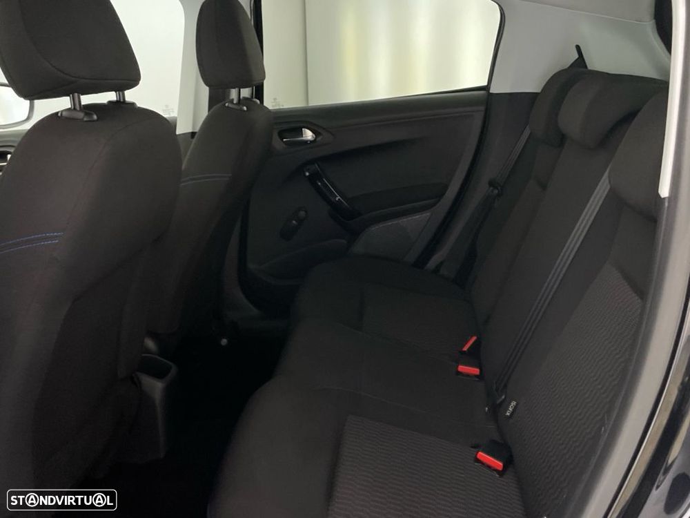Peugeot 208 1.2 PureTech Active - 12