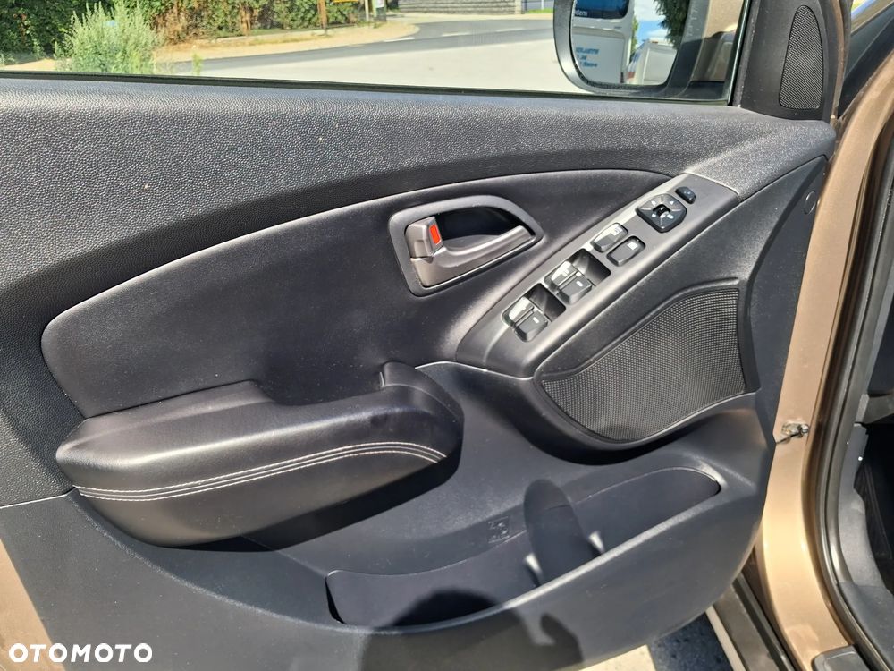 Hyundai ix35 1.6 2WD Fifa World Cup Edition - 12