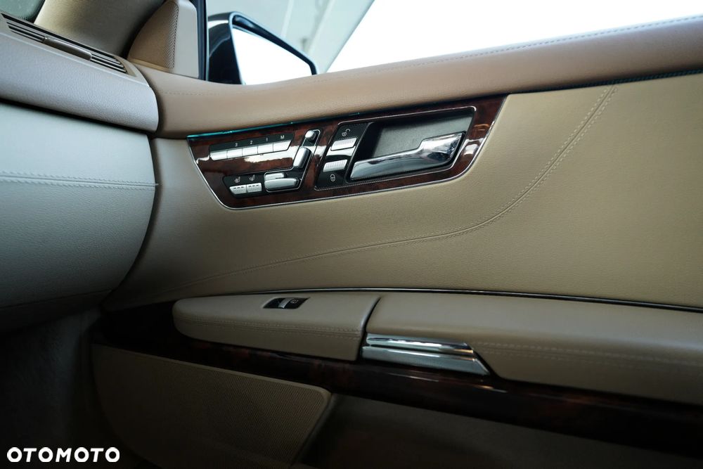 Mercedes-Benz CL 500 4-Matic BlueEff - 34
