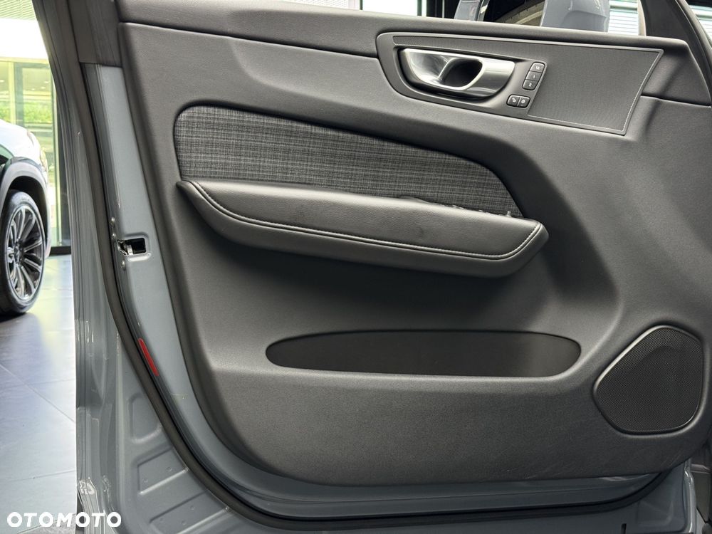 Volvo XC 60 B4 D AWD Momentum Pro - 14