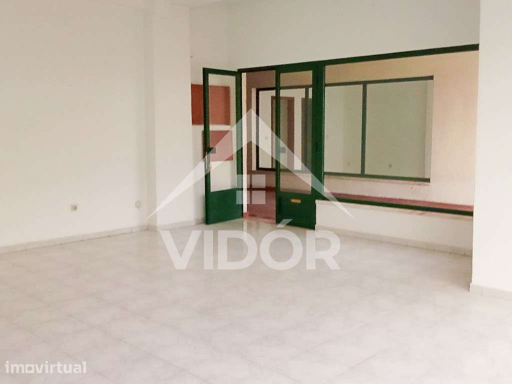 Loja no Novo Mercado Municipal da Baixa da Banheira - DI - Grande imagem: 2/5