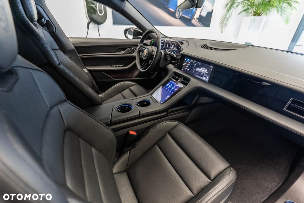 Porsche Taycan 105kWh Black Edition - 13