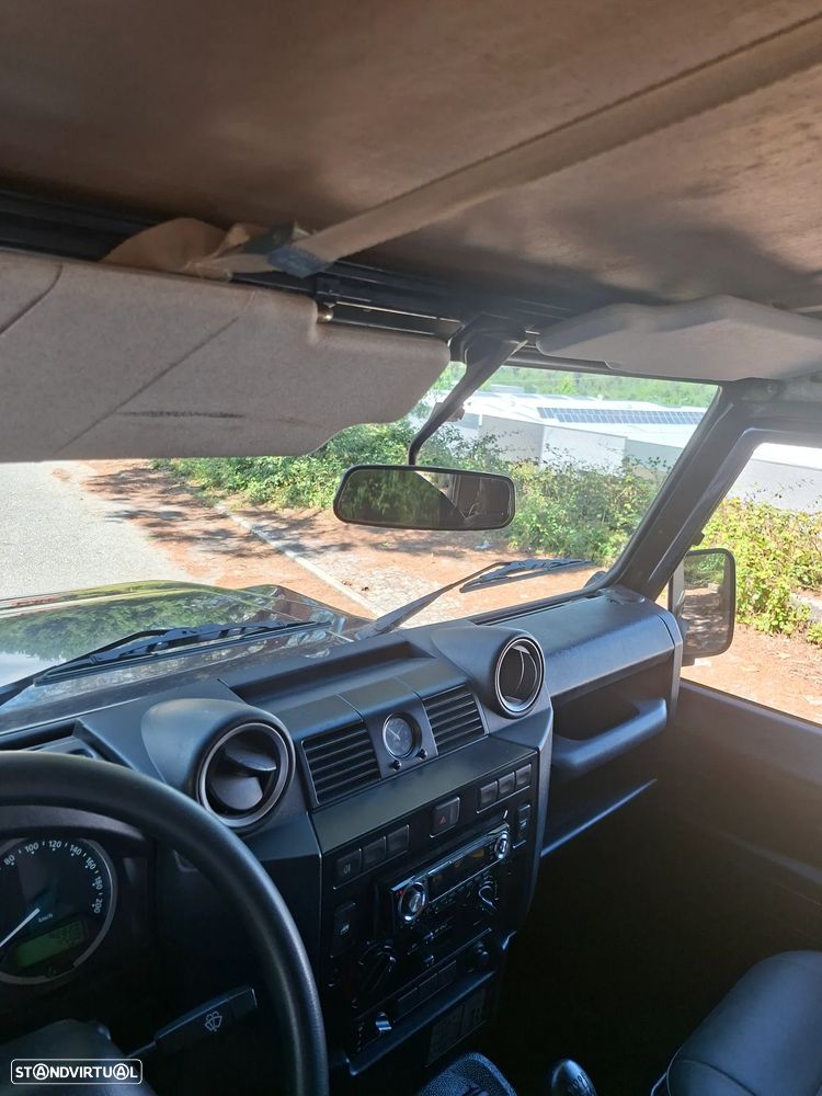 Land Rover Defender 90 2.2 CRD E - 24