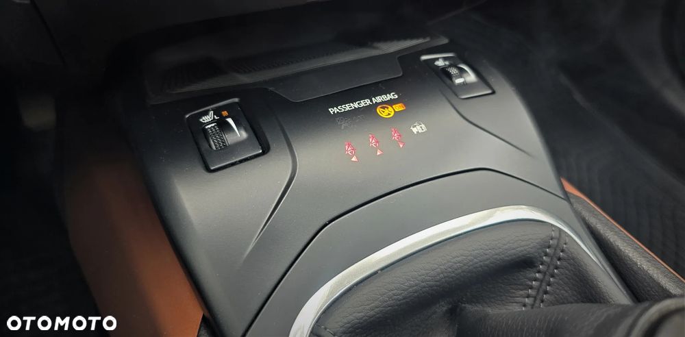 Toyota Avensis 1.8 Premium - 29