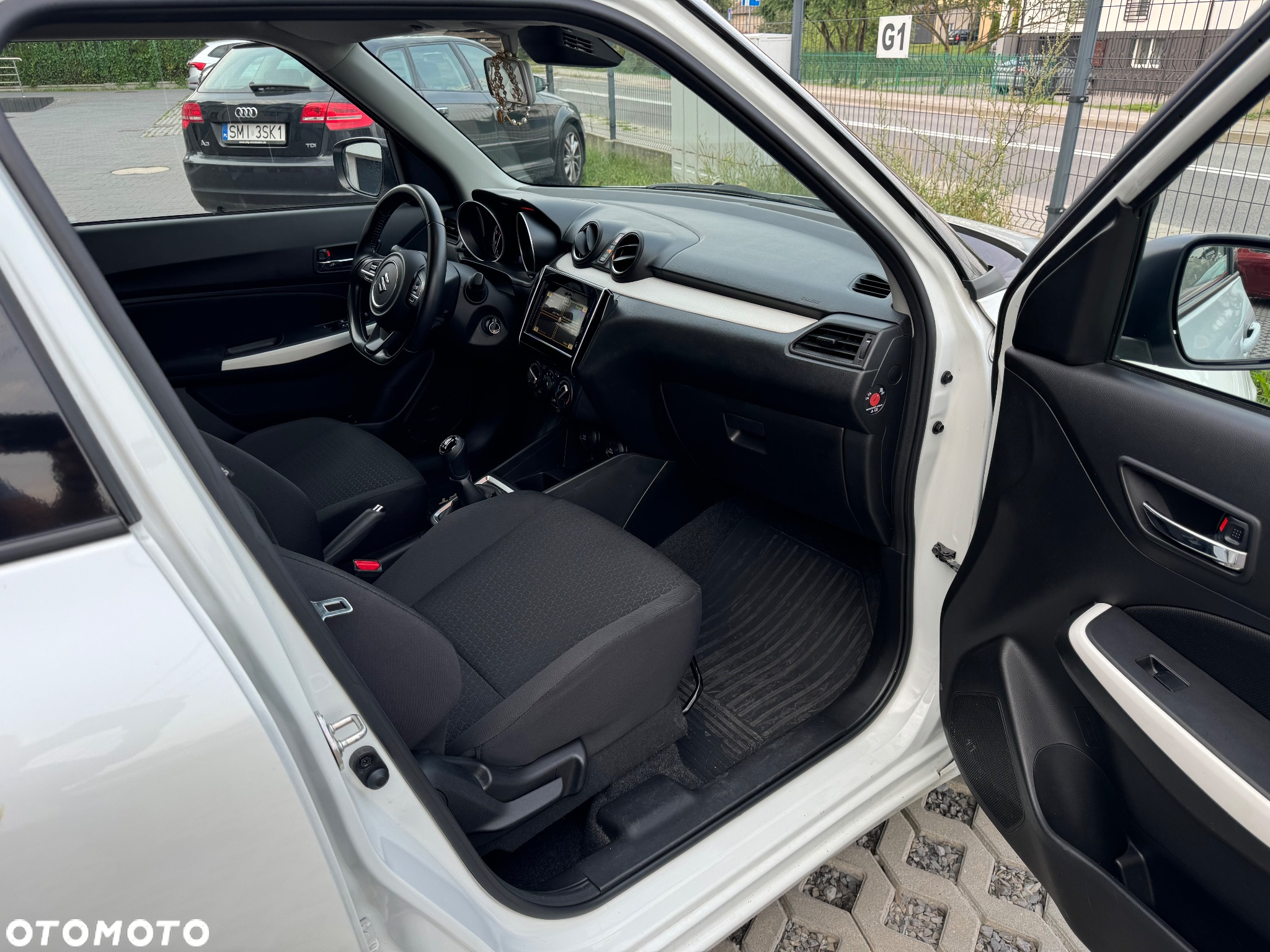 Suzuki Swift 1.2 Dualjet SHVS Premium Plus - 9
