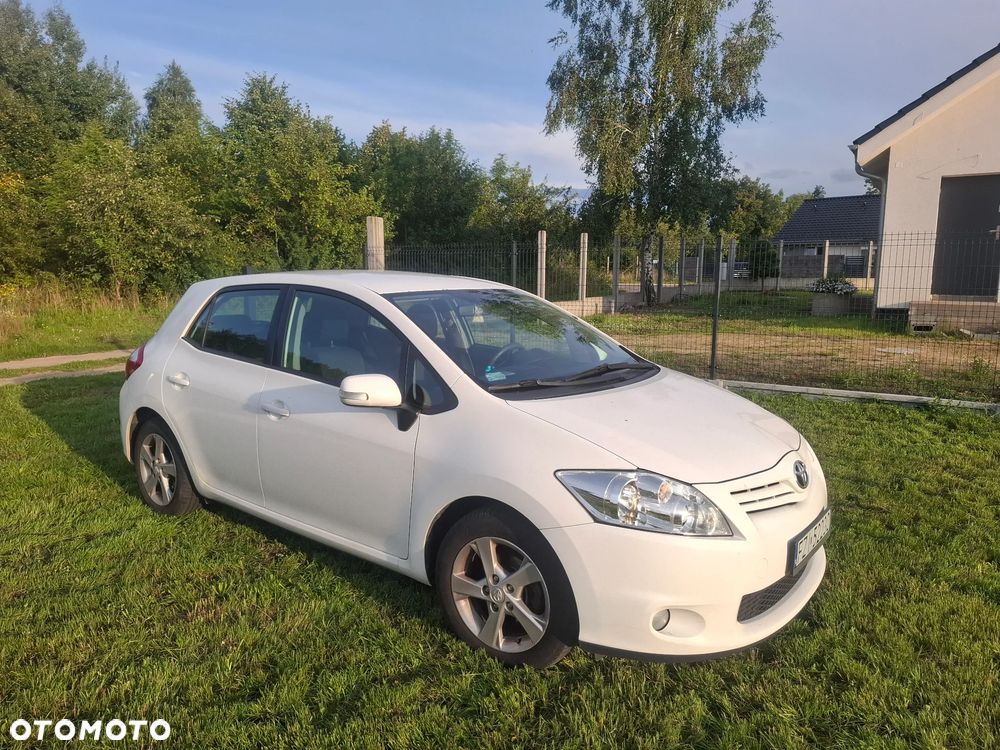 Toyota Auris 1.33 VVT-i Terra - 2