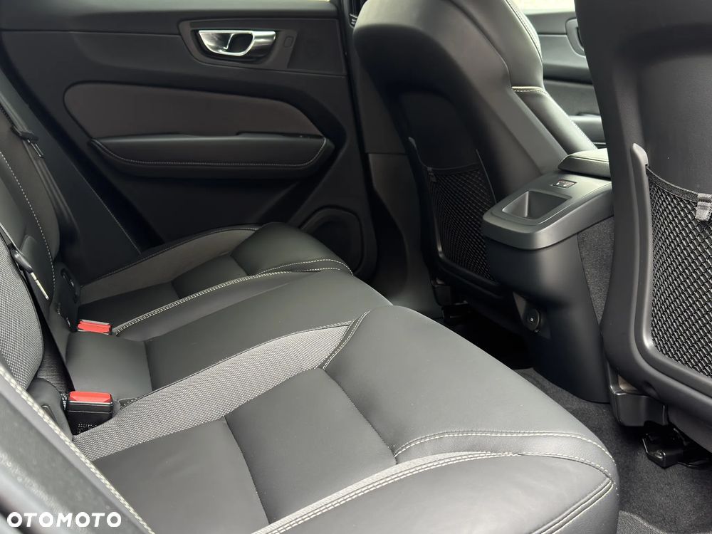 Volvo XC 60 B4 D AWD Geartronic RDesign - 25
