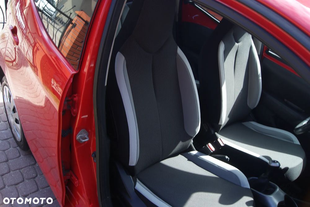 Toyota Aygo x-clusiv - 12