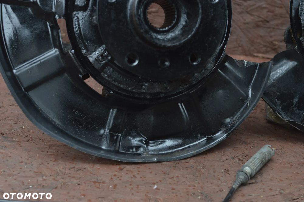 BMW E81 / E82 / E87 / E90 / E91 / E92 ORYGINALNA ZWROTNICA TYŁ LEWA / PRAWA / PIASTA TYŁ O NR.  33 32 6 774 807 / 33 32 6 757 735 / 33 32 6 774 808 OEM W DOBRYM STANIE - 11