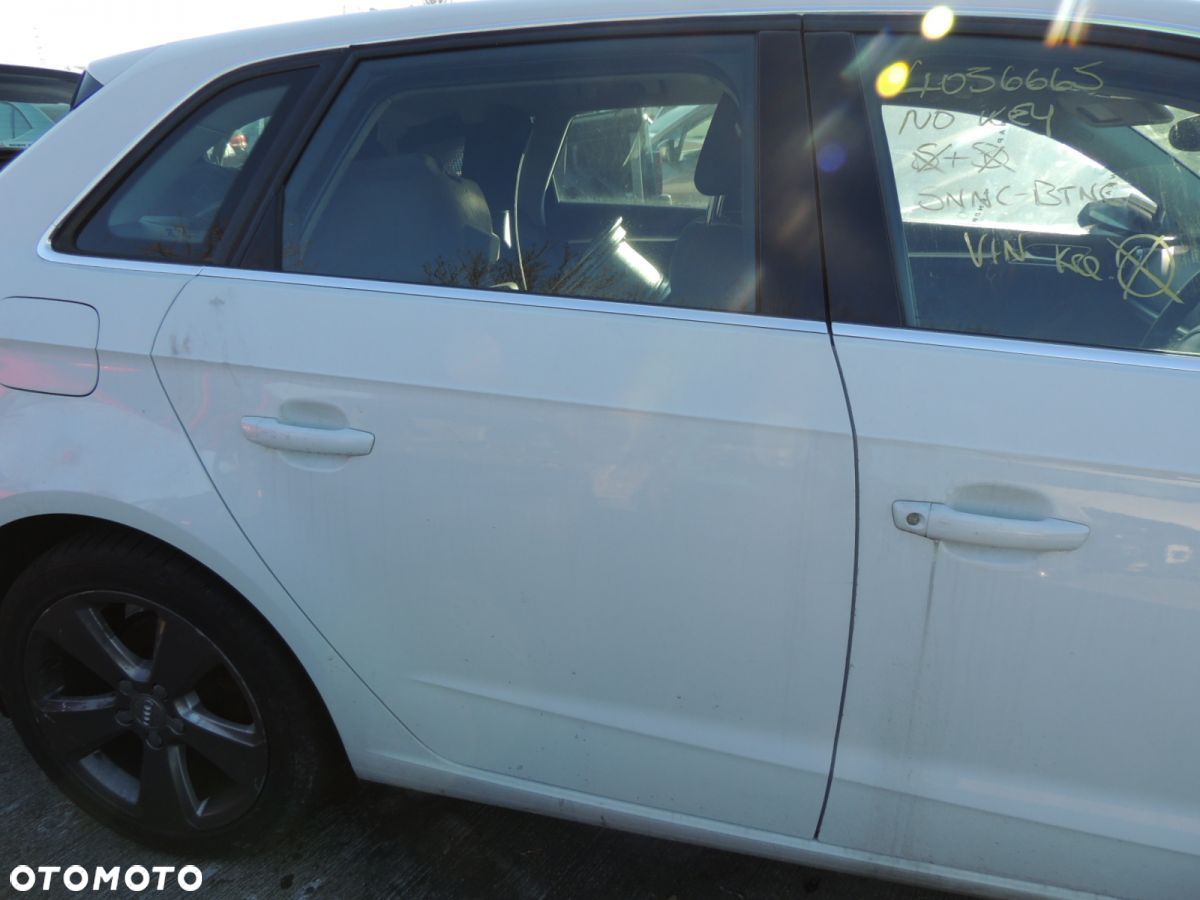 Szyba boczna drzwiowa AUDI A3 8V Sportback '13 - 1