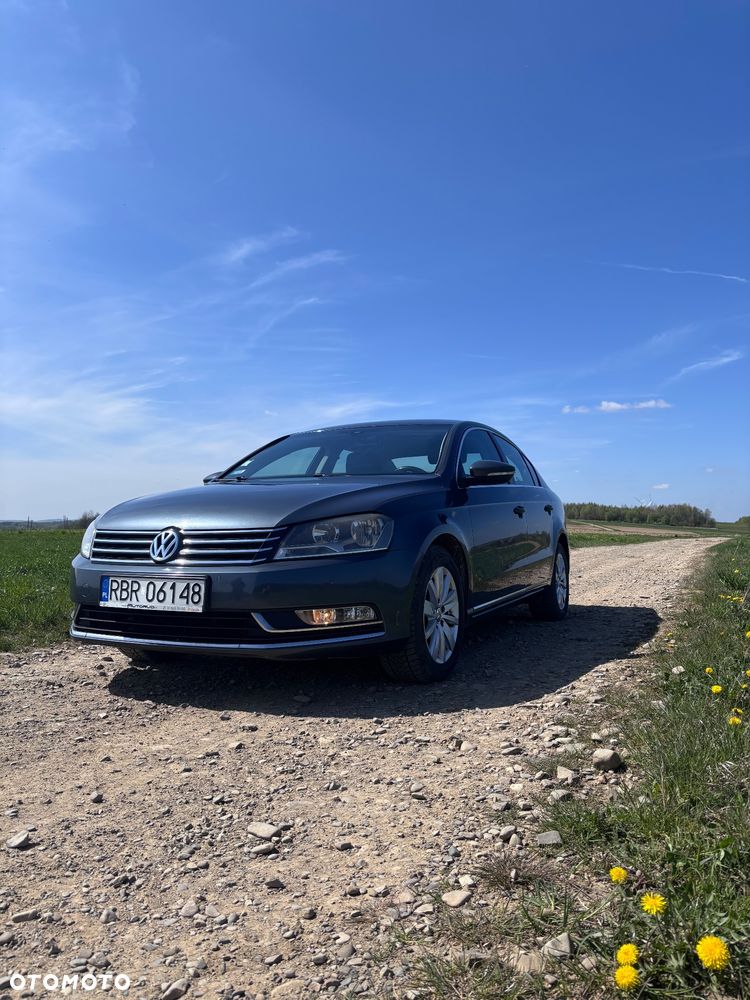 Volkswagen Passat 1.6 TDI DPF BlueMotion Technology Comfortline - 4