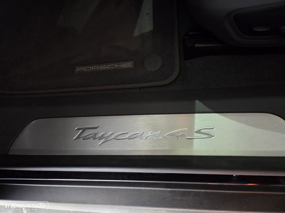 Porsche Taycan 4S bateria Performance Plus - 24