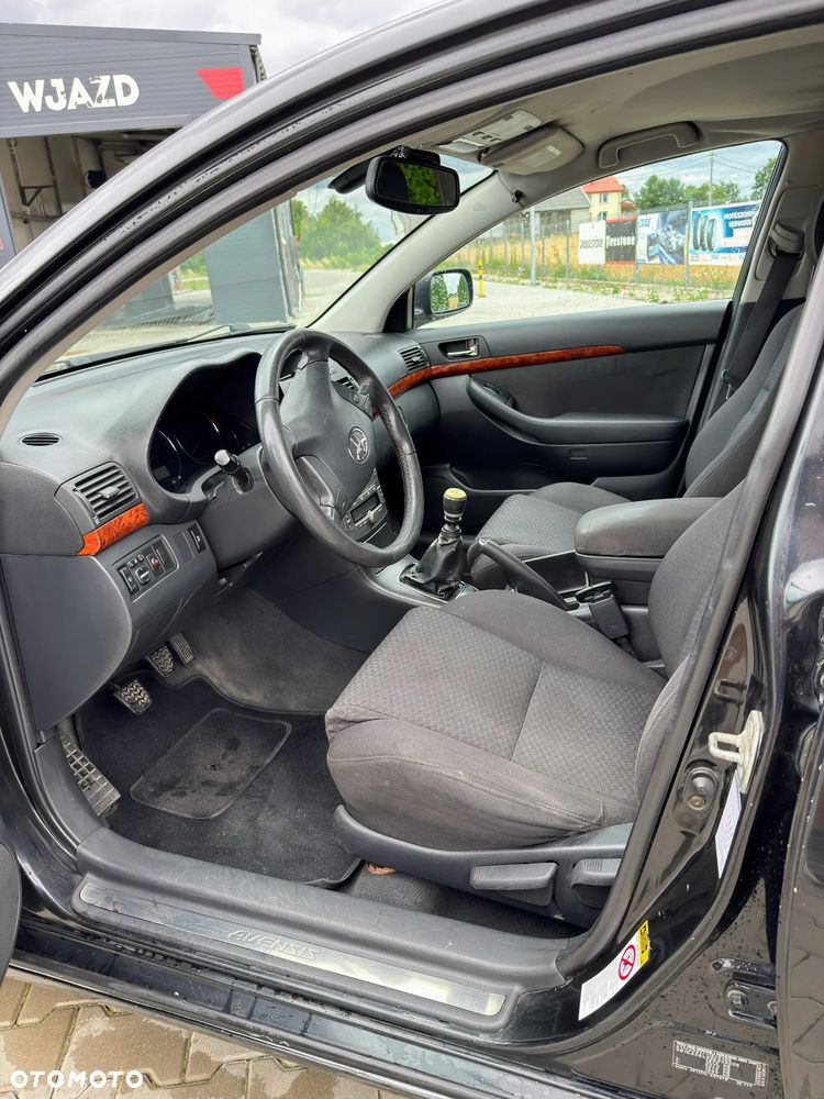 Toyota Avensis ver-2-2-d--4d-sol - 12