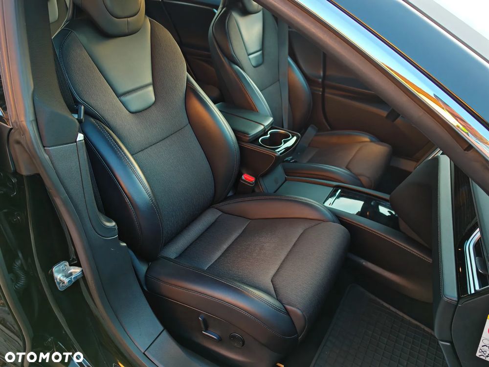 Tesla Model S - 29