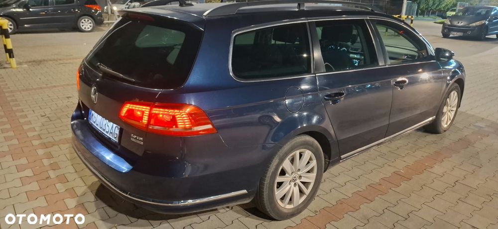 Volkswagen Passat - 4