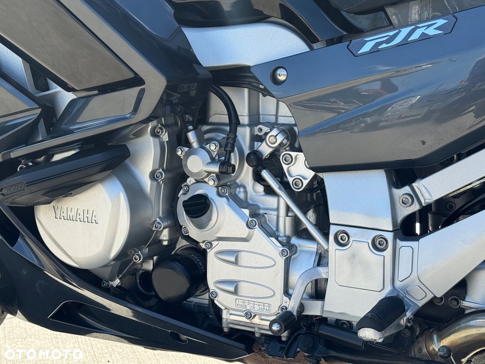 Yamaha FJR - 37