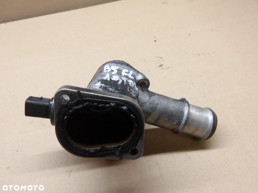 PASSAT B5 FL SEDAN 1.9TDI OBUDOWA TERMOSTATU 038121133A - 2