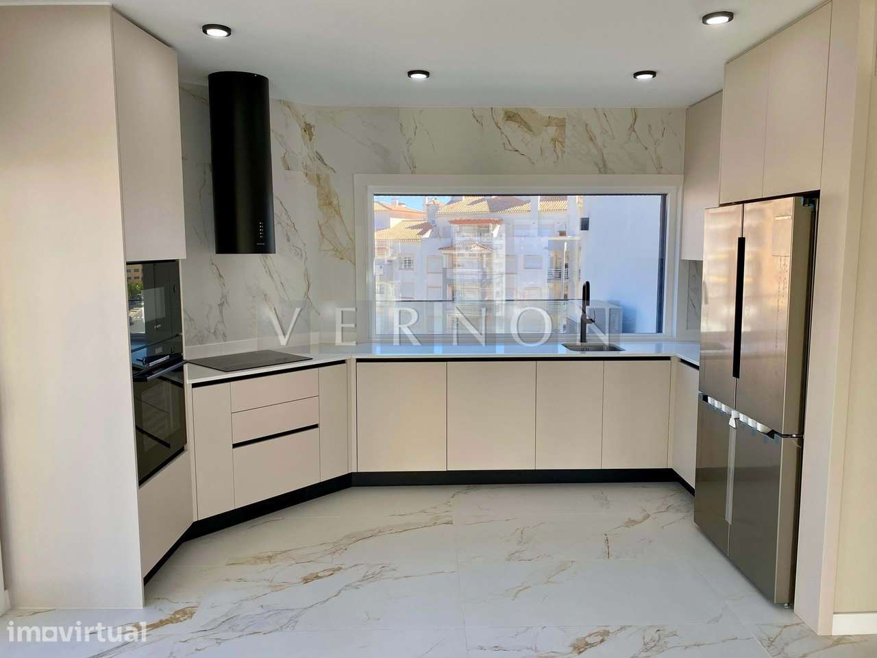 Exclusivo Apartamento T2+2 com Terraço Privado em Armação de Pêra - Grande imagem: 2/33