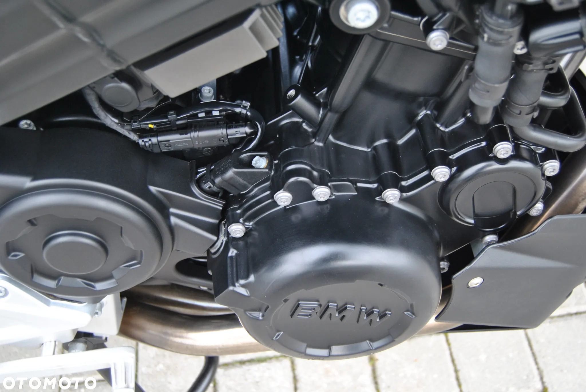 BMW F - 21