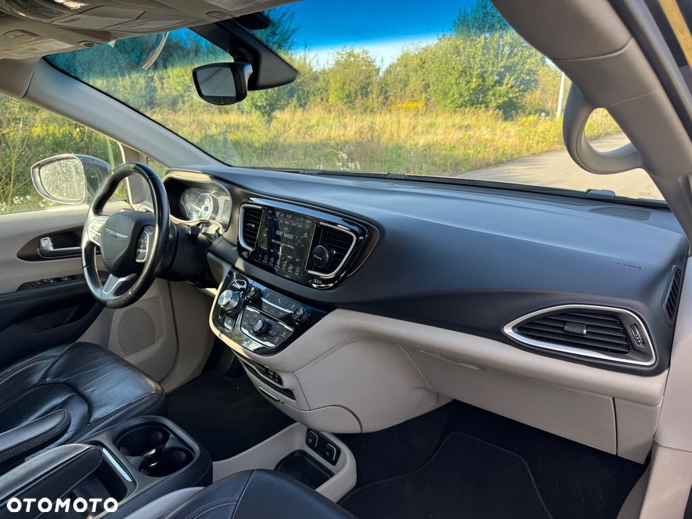 Chrysler Pacifica - 35