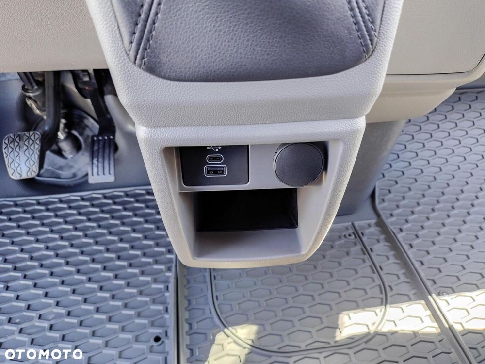 Volkswagen Caravelle 2,0 l TDI 150 KM / skrzynia biegów: 6-biegowa manualna rozstaw osi: 3500 mm - 30