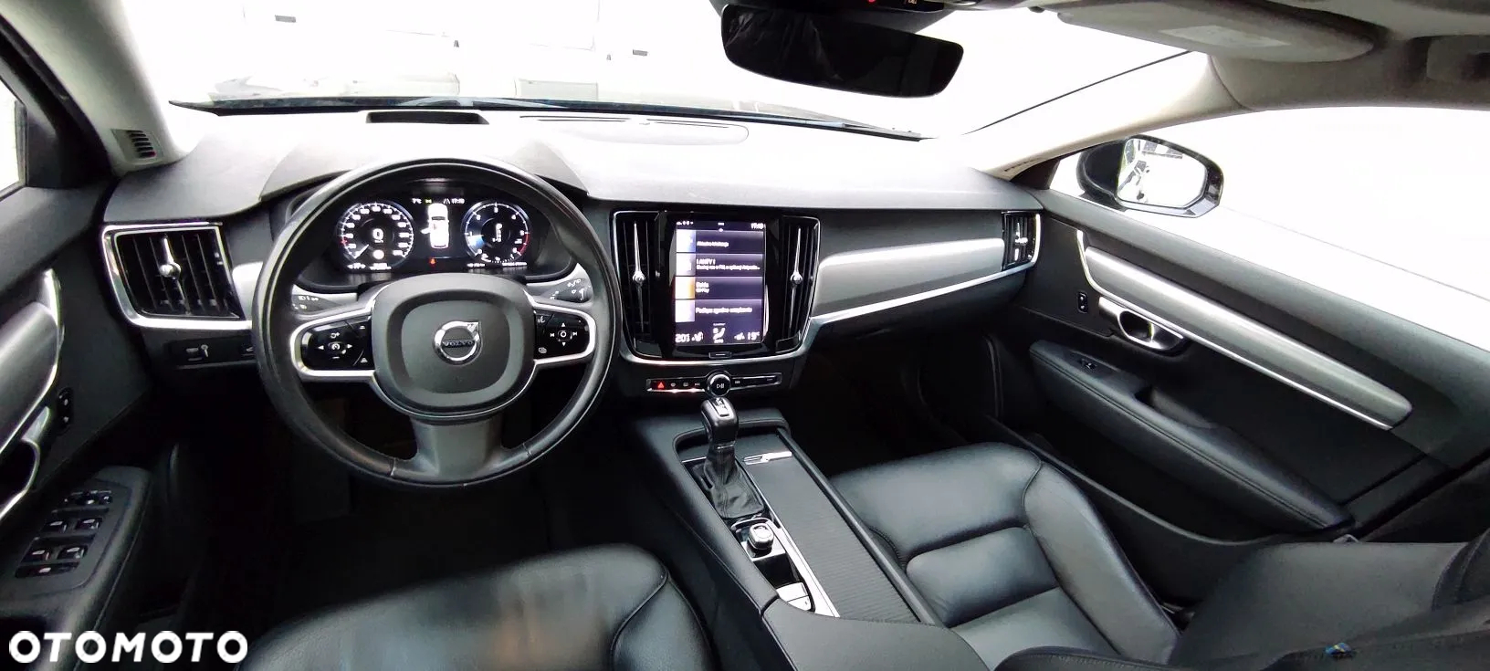 Volvo V90 D4 Momentum - 34