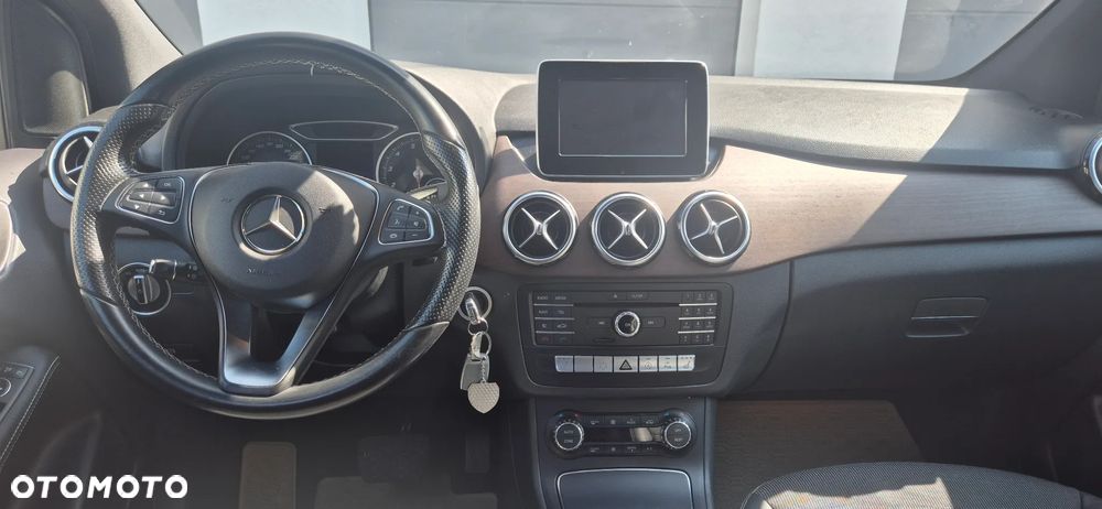 Mercedes-Benz Klasa B 220 4-Matic AMG Line - 5