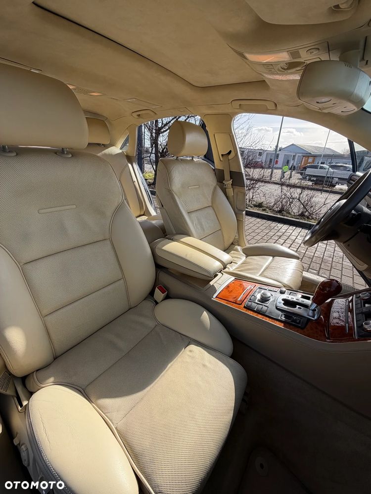 Audi A8 4.2 Quattro - 11