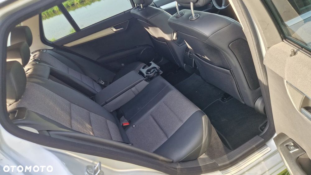Mercedes-Benz Klasa C 200 (BlueEFFICIENCY) 7G-TRONIC Avantgarde - 21