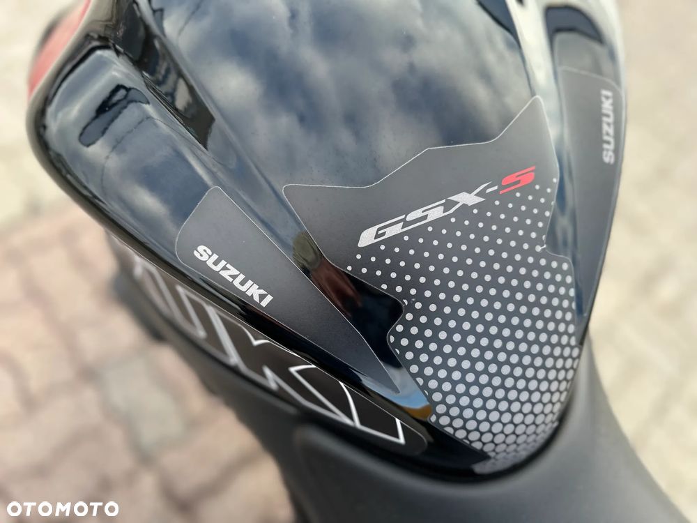 Suzuki GSX 1000 - 24