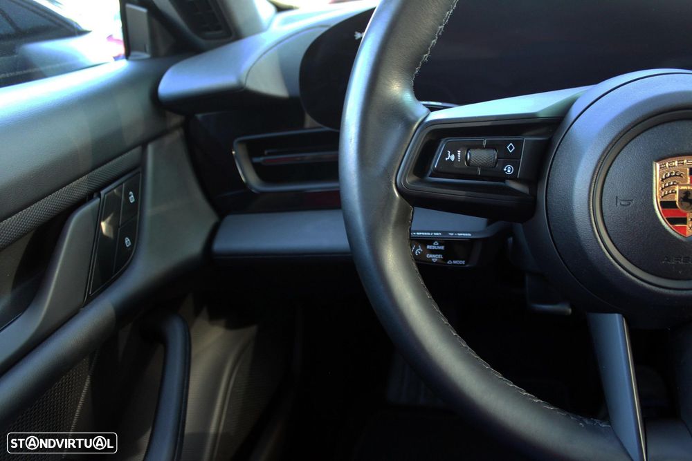 Porsche Taycan Cross Turismo - 15