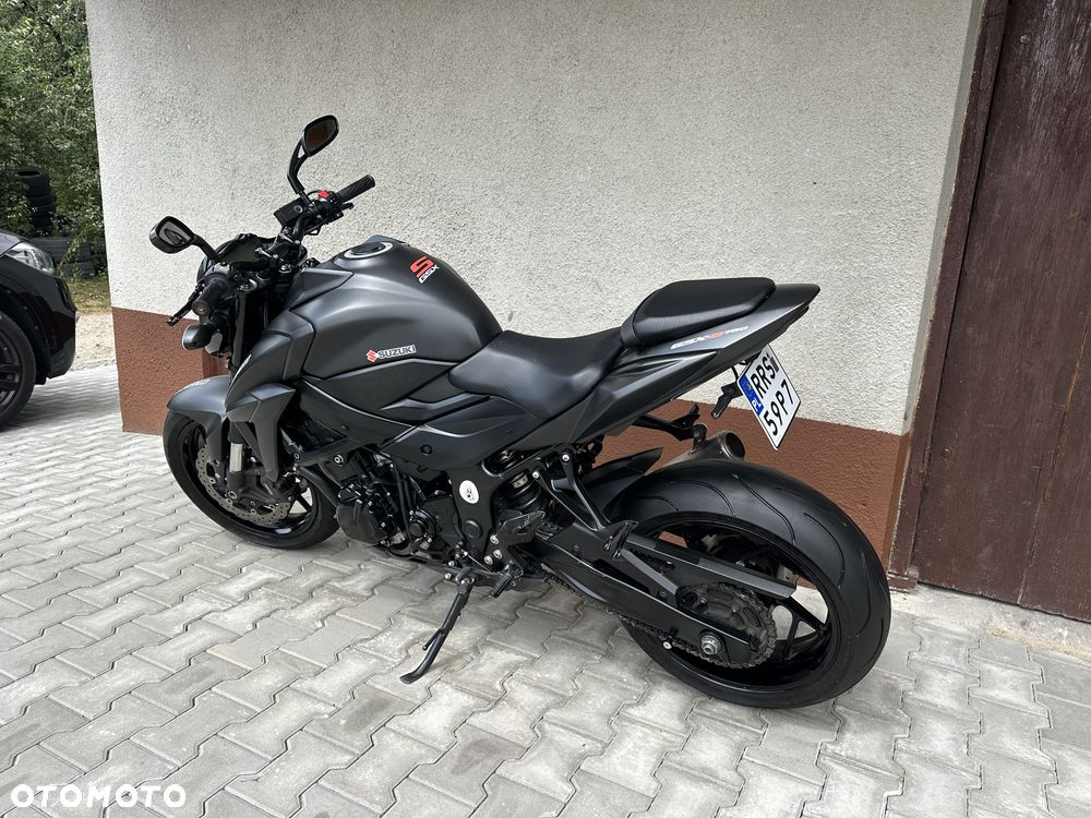 Suzuki GSX - 9