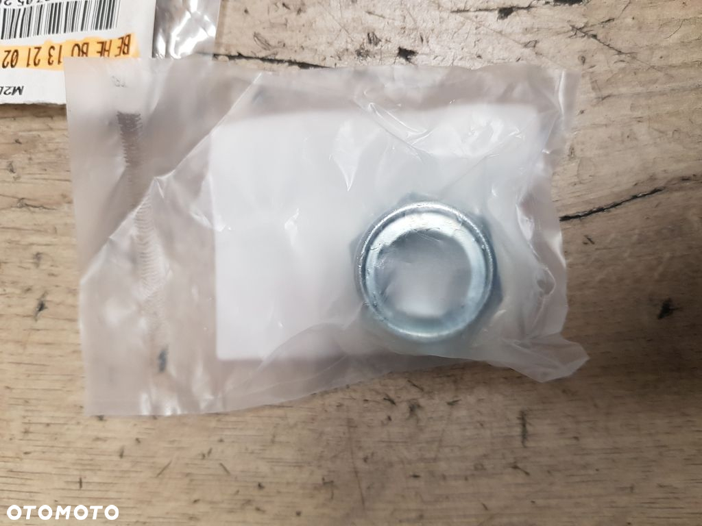 Nakrętka Honda GL1200 VT1100 PC800 VF700 VF1100  90305-MB4-003 - 4