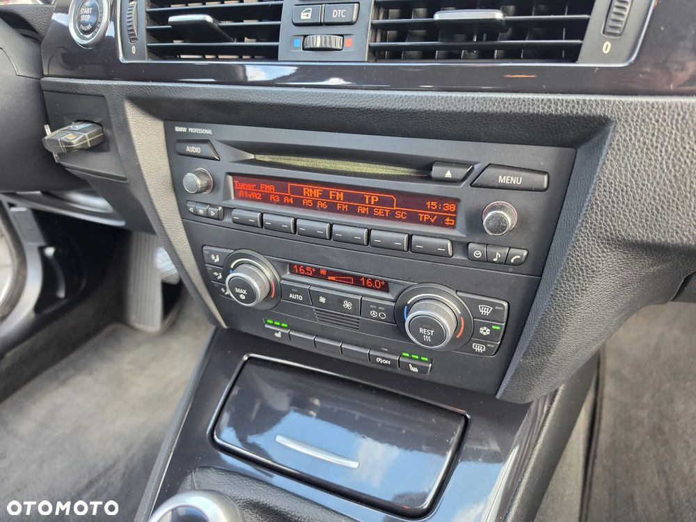 BMW Seria 3 318d - 16
