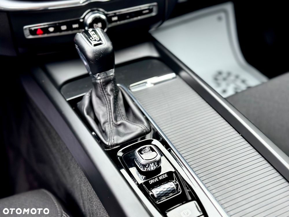 Volvo XC 60 D4 Momentum Pro - 6